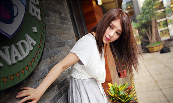 灯塔想找一个女性生孩子给报酬-｛找个女人生孩子多少钱｝